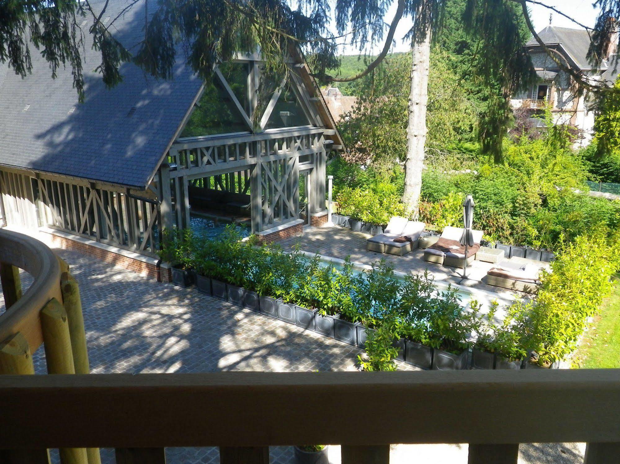 Hotel La Licorne & Spa Лион-ла-Форе Экстерьер фото